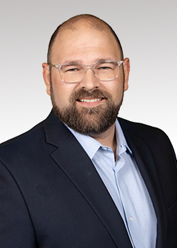 Headshot of Ian Hansen